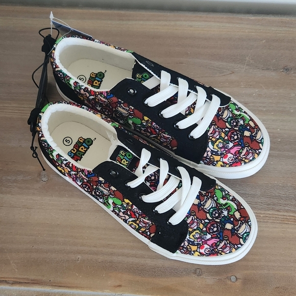 👟 Nintendo Super Mario Kids Sneakers – Size 5, NWT, Cartoon Character Design - Picture 3 of 16